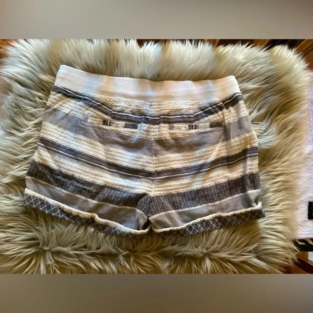 Ann Taylor Loft shorts size 4 - Picture 8 of 9